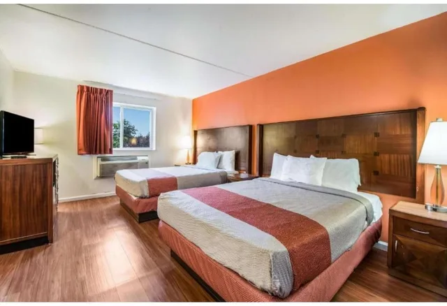 2 Full Beds - Non-Smoking، Motel6 Tinton Falls, NJ - Neptune 6/10