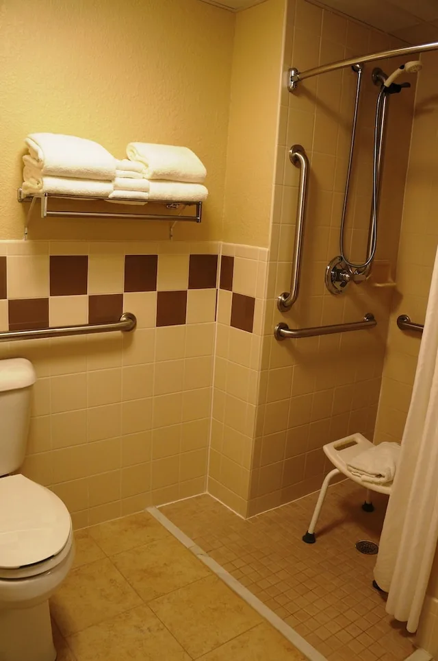 Room, 2 Queen Beds, Accessible, AmericInn by Wyndham Anamosa 3/4