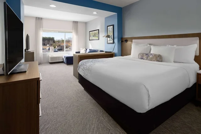 استوديو ديلوكس بسرير كينج، La Quinta Inn & Suites by Wyndham Locust Grove 3/8