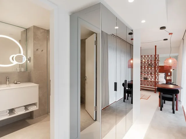 Urban, Queen Bed, KPM Hotel and Residences 5/5