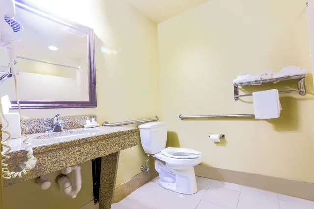 غرفة بسريرين كوين لذوي الإعاقة، The Evansville Inn 3/5
