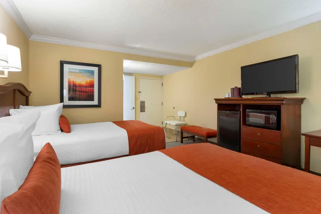 غرفة بسريرين مزدوجين لذوي الإعاقة، Best Western Plus Burlington 1/5