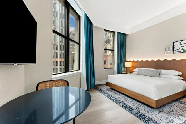 غرفة بسرير كوين لذوي الإعاقة، Kimpton Hotel Monaco Baltimore Inner Harbor 4/7