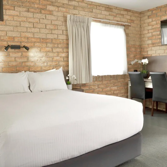 غرفة قياسية بسرير كينج وسرير كوين، Quality Hotel Robertson Gardens 2/10