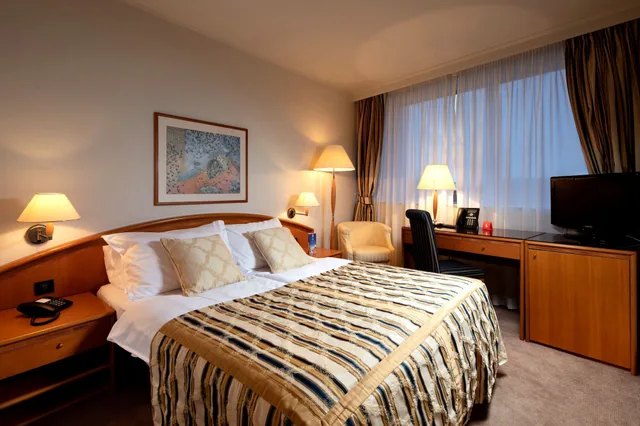 غرفة قياسية بسرير كوين، Grand Hotel Bonavia 1/7