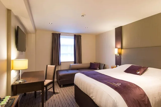 Room, Single, Double Bed, Premier Inn Aberdeen (Westhill) 1/1