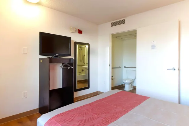 1 Queen Bed - Micfridge, Smoking، Motel6 Capitol Heights, MD - Washington 6/7