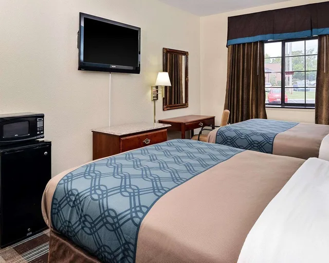 غرفة بسريرين مزدوجين، Econo Lodge Inn and Suites Shelbyville 2/3