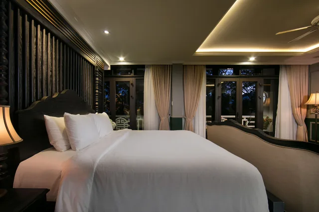 غرفة بريميوم بسرير كينج بإطلالة على المدينة بشرفة، Golden Holiday Hoi An Hotel 5/10