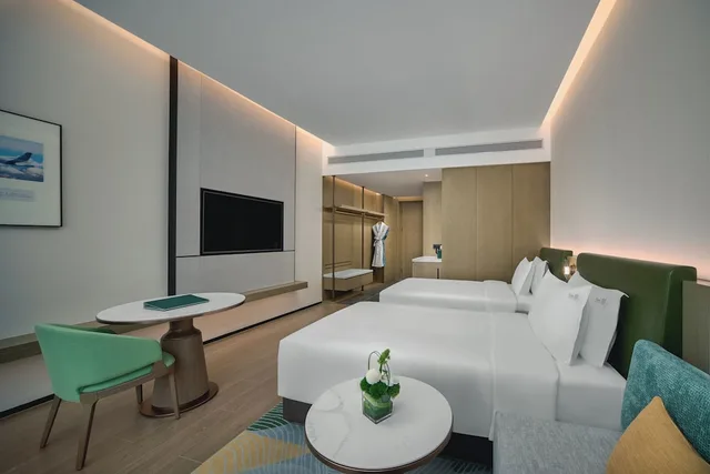 Premium, 2 Double Beds, Holiday Inn Wuhan Tianhe Airport by IHG 2/3