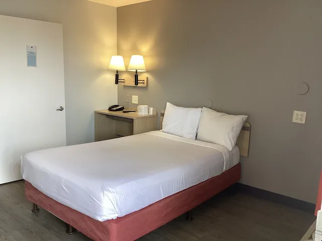 غرفة قياسية بسرير مزدوج لذوي الإعاقة، Motel6 Everett, WA - North 3/10