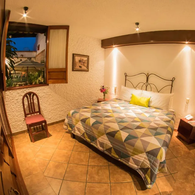 جناح جونيور مفرد، Meson de Los Remedios Hotel 6/10