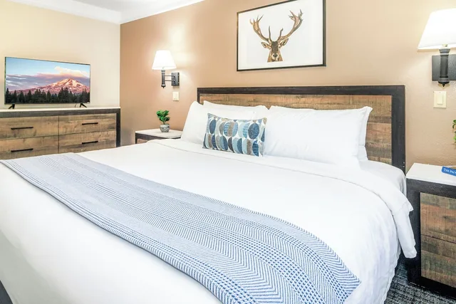 جناح عائلي بسرير كينج وسريرين كوين بغرفتي نوم، Inn at Mount Shasta 3/7