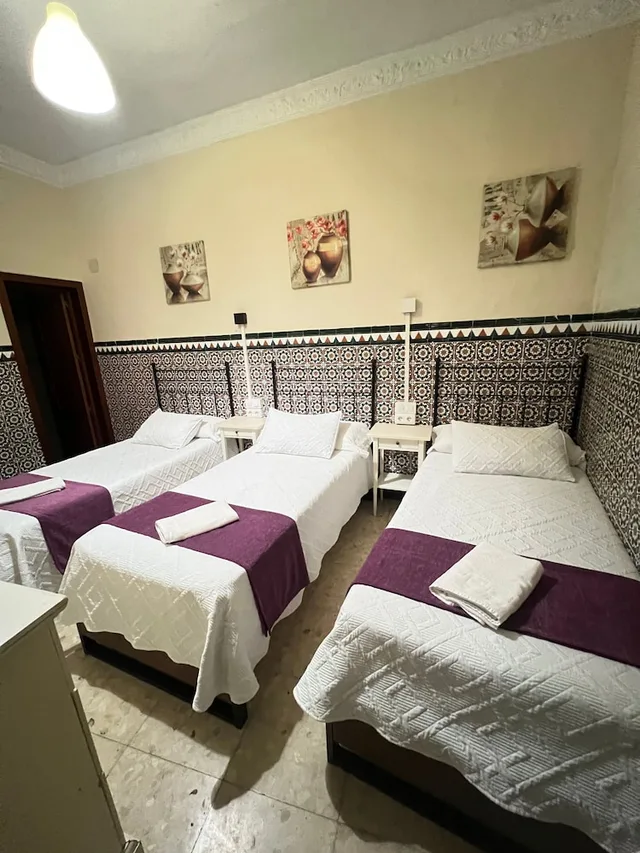 Room, Triple, 3 Beds, Private Bathroom, Ground Floor, Pension Catedral 3/10