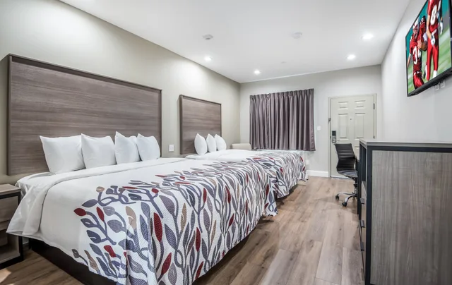 Deluxe, King and Queen Bed, Red Roof Inn Baytown 2/12