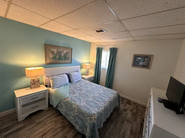 شقة بسرير كينج مع أريكة بمطبخ صغير، Malibu Resort Motel 2/10