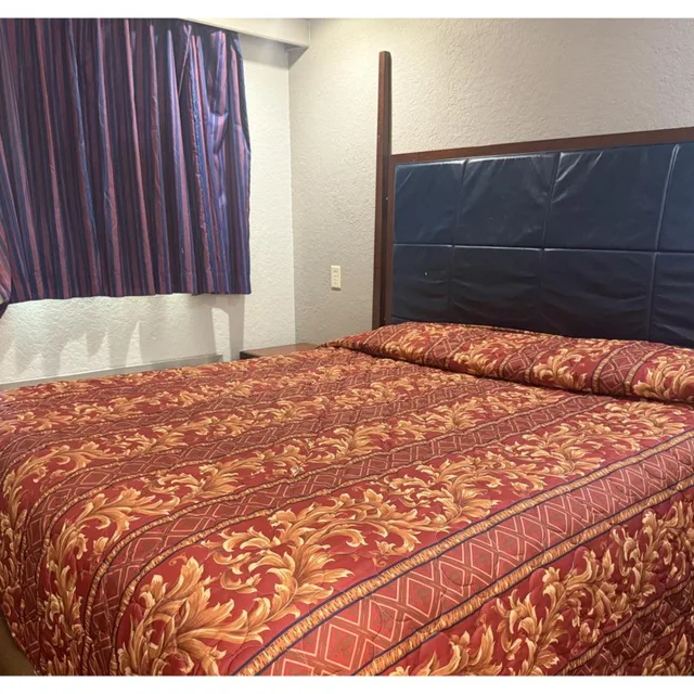 غرفة بسرير كينج وسرير كوين للمدخنين لذوي الإعاقة، Economy Lodge by Hotel O Texas City 1/8