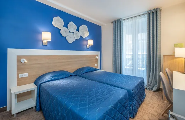 غرفة تنفيذية بسريرين منفصلين، HOTEL TERMINUS MONTPARNASSE 1/10