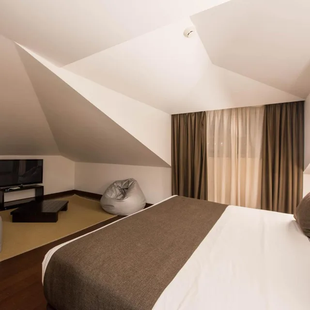 جناح دوبلكس، Carris Porto Ribeira 8/10