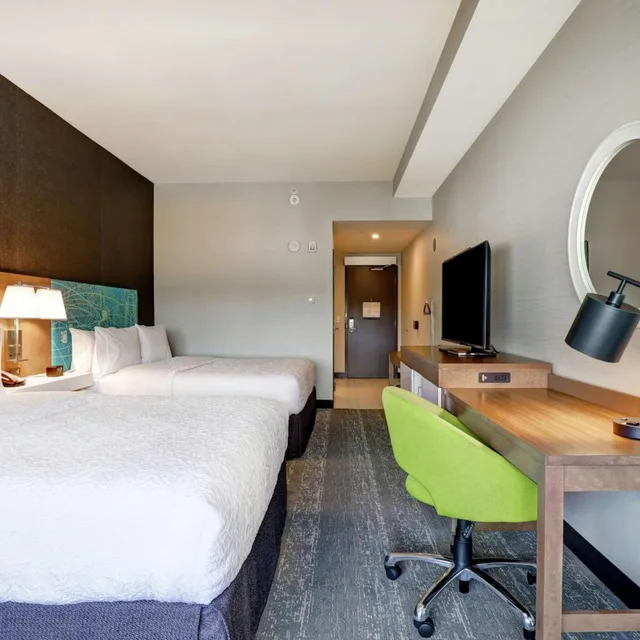 غرفة بسرير كينج وسريرين كوين لذوي الإعاقة، Hampton Inn St Catharines Niagara On 6/9