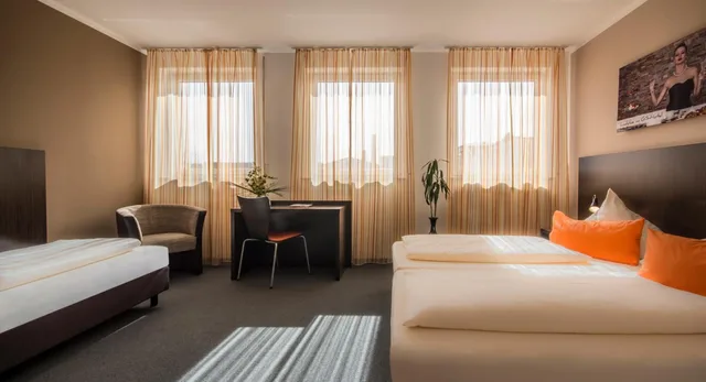 غرفة ثلاثية، GS Hotel 4/9