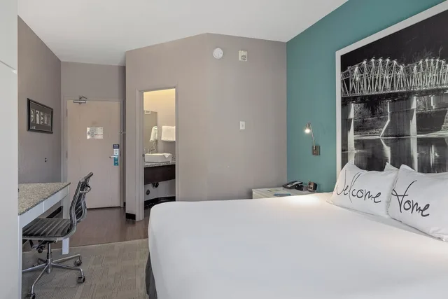 غرفة قياسية بسرير كينج، HOME INN EXPRESS MEDICINE HAT 1/3