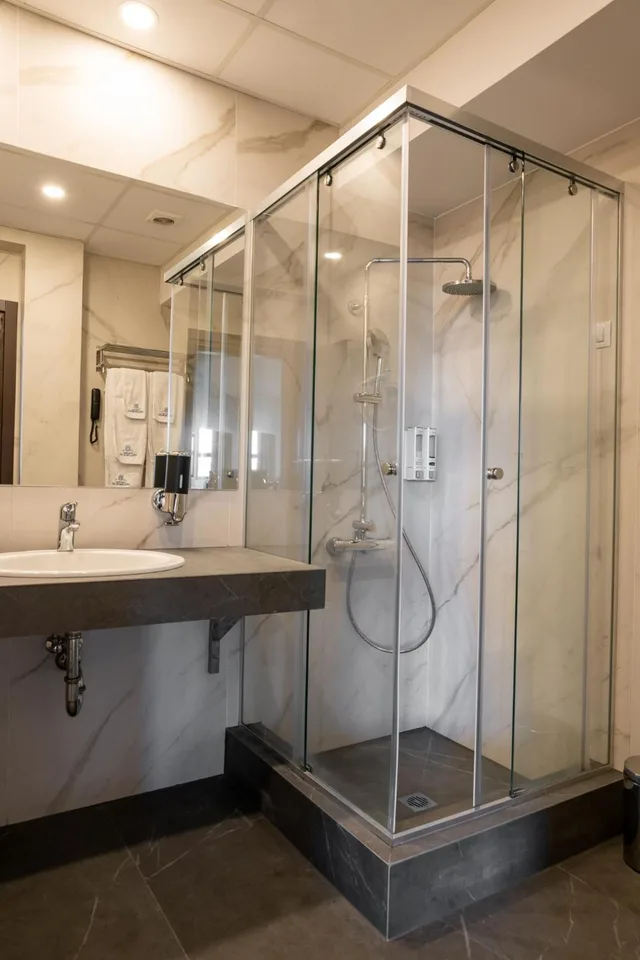 جناح جونيور، Velingrad Grand Hotel 2/2