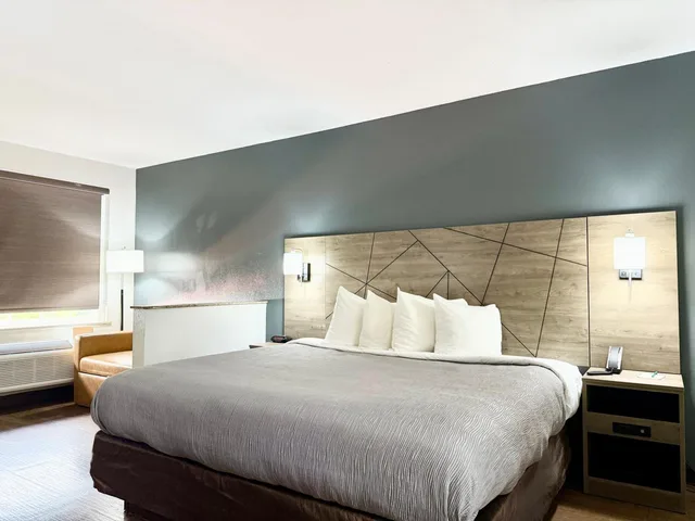 جناح بسرير كينج مع أريكة، Quality Inn & Suites Greenville I-65 4/8
