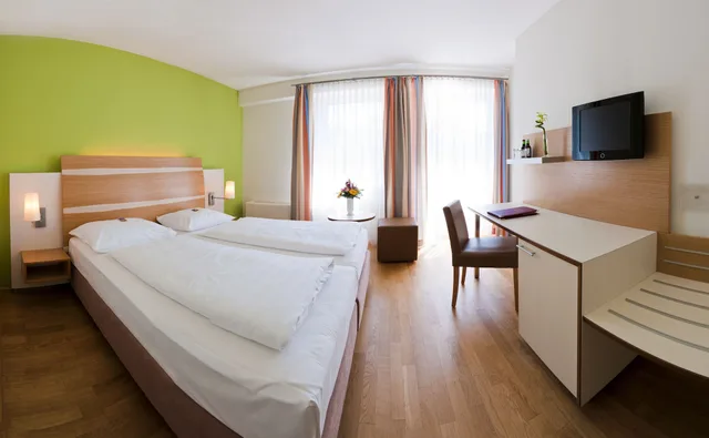 غرفة بسرير كوين بإطلالة على الفناء بشرفة، arte Hotel Wien Stadthalle 6/10