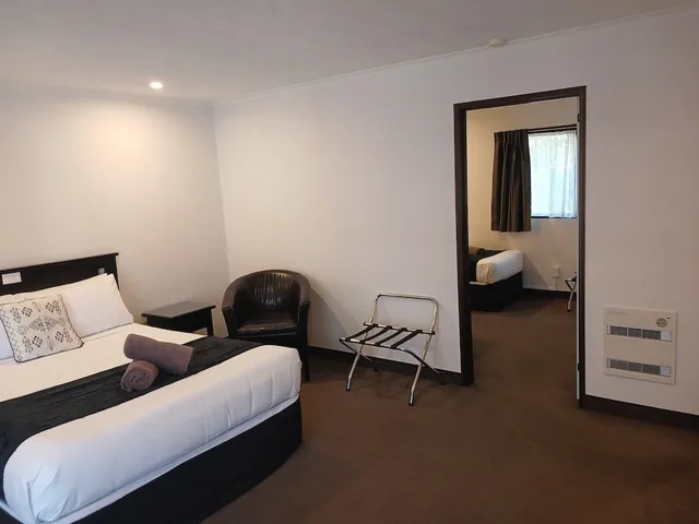 جناح بسرير كوين وسرير فردي بغرفة نوم واحدة، Palm City Motor Inn 1/6