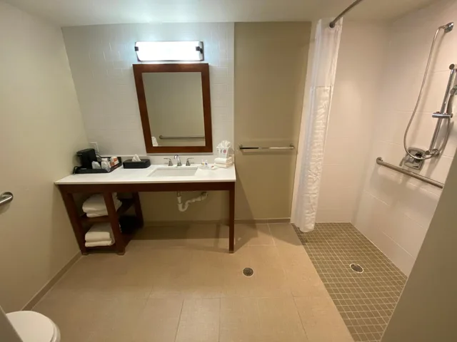 غرفة بسريرين كوين مع أريكة لذوي الإعاقة، Comfort Suites Midland West 5/5
