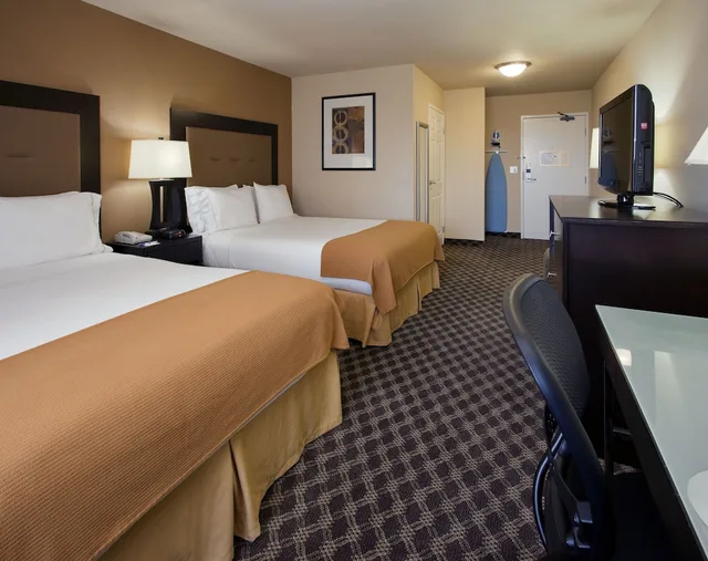 غرفة قياسية بسرير كينج، Holiday Inn Express Union City(San Jose) 2/3