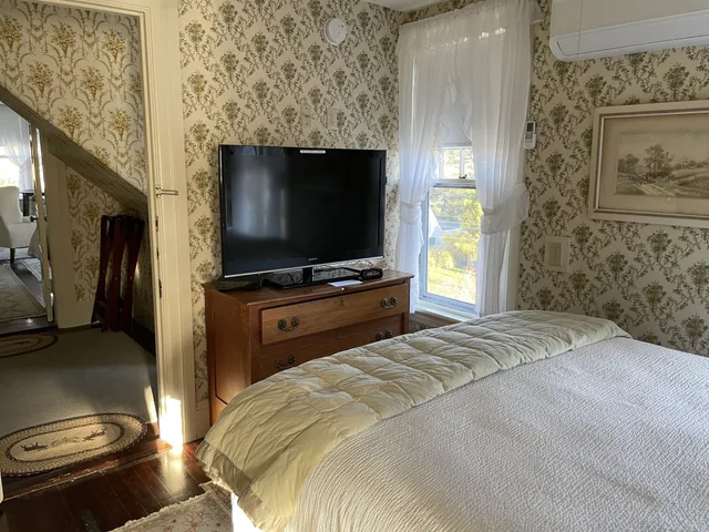 غرفة بسرير كوين، Moseley Cottage Inn and Town Motel 2/3