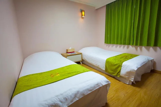 غرفة قياسية بسريرين منفصلين، Jeju R Hotel Guest House Hostel 2/4