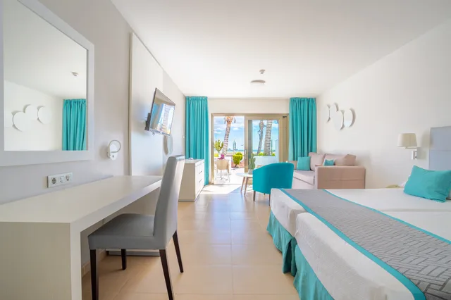 غرفة بإطلالة على البحر، Hotel Las Costas 1/3
