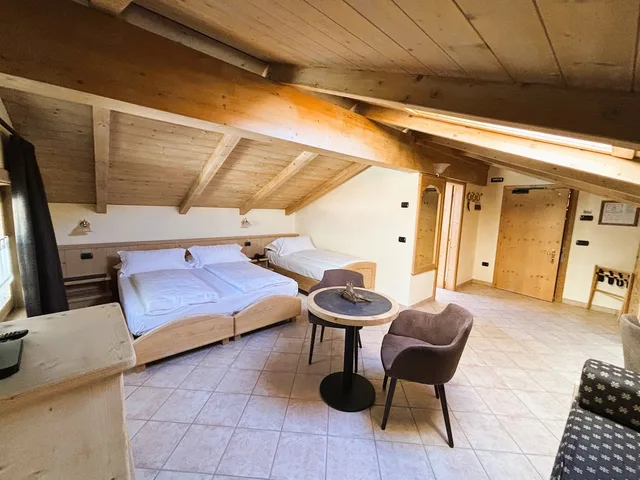 Superior, 4 Beds, Crosal Hotel 6/10