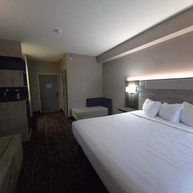 غرفة سوبيريور بسرير كينج، Reston Inn & Suites 4/10