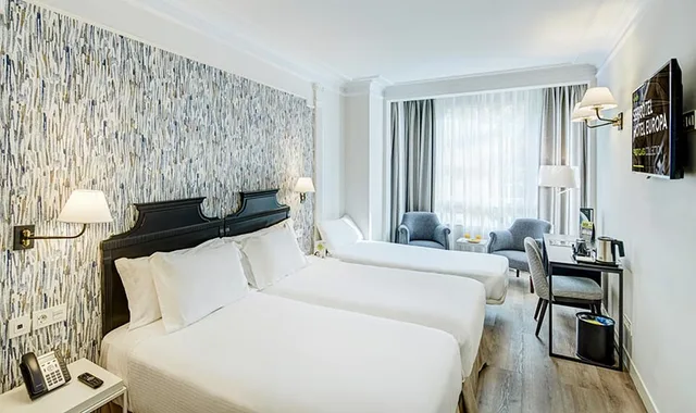 غرفة عائلية ثلاثية مفردة بسريرين منفصلين، Sercotel Europa San Sebastian 1/4