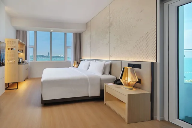 Renovated, Deluxe, King Bed, Sea View, Balcony، Hard Rock Hotel Pattaya 3/6
