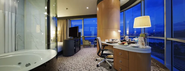 غرفة بسرير كينج بإطلالة على البحر بحوض جاكوزي، Doubletree By Hilton Hotel Istanbul - Moda 7/10
