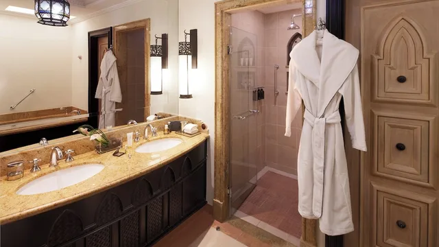 Arabian, Club, King Bed، Jumeirah Mina Al Salam Dubai 4/6