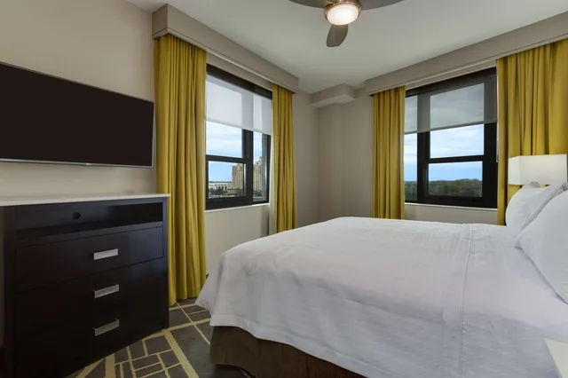 جناح ركني بسرير كينج لذوي الإعاقة، Homewood Suites by Hilton Savannah Historic District/Riverfront 2/6
