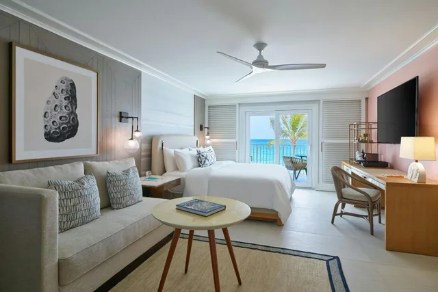 Guest Room, King Bed, Ocean Front, Sofa, Balcony, Middle Floor، Morningstar Buoy Haus Beach Resort at Frenchman's Reef, Autograph Collection 1/3