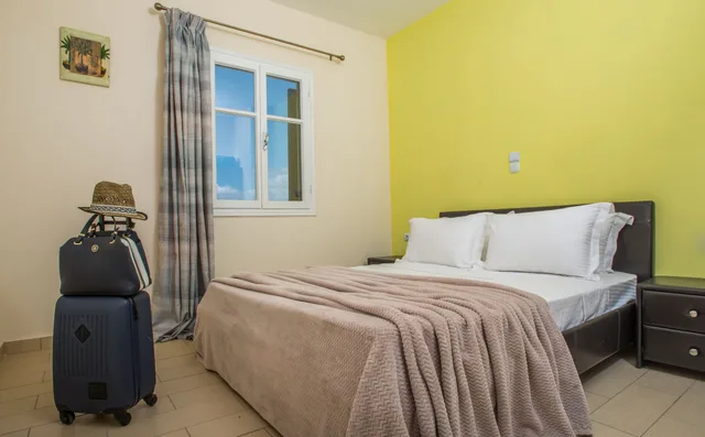 جناح بسرير كوين بإطلالة على البحر مع أريكة، Naxos Palace 4/5
