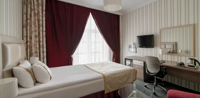 غرفة قياسية بسرير كوين، Flowers Hotel 3/4