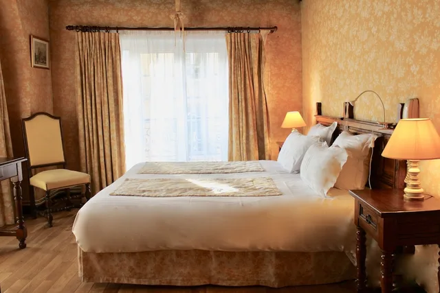 Charming, Double Bed، HOTEL DE LA BRETONNERIE 7/10