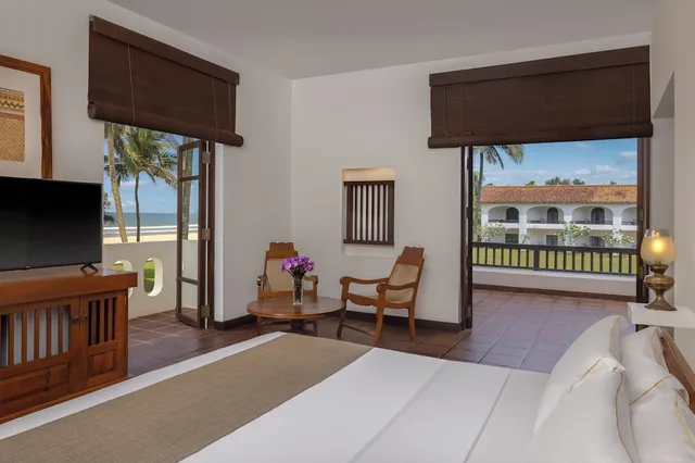 Luxury, King Bed, Ground Floor, Corner, Heritance Ayurveda Mahagedara - Adults Only 2/4