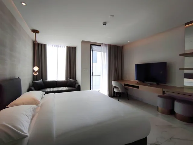 غرفة ديلوكس بشرفة، Ashley Hotel BKK 1/2