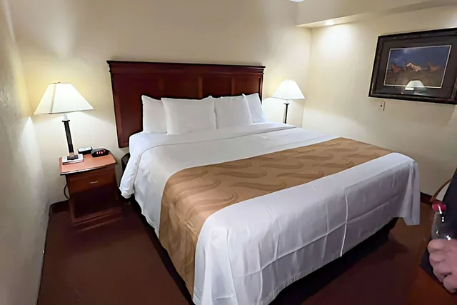 Room, King Bed, Quality Inn Chickasha 2/5