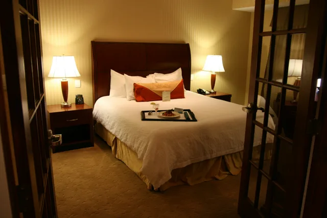 جناح ديلوكس بسرير كينج بغرفة نوم واحدة، Hilton Garden Inn Bangor 2/3